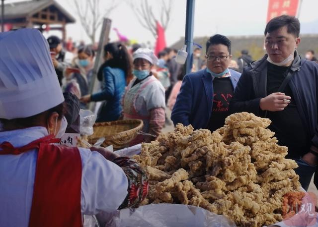 酥肉|长达13米的大酥肉亮相！南江县大酥肉节召集&quot;大口吃肉干饭人&quot;