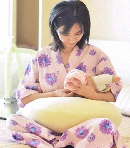 「你的育儿经」婴儿1个月,3个月,6个月应该怎么抱?父母应该了解