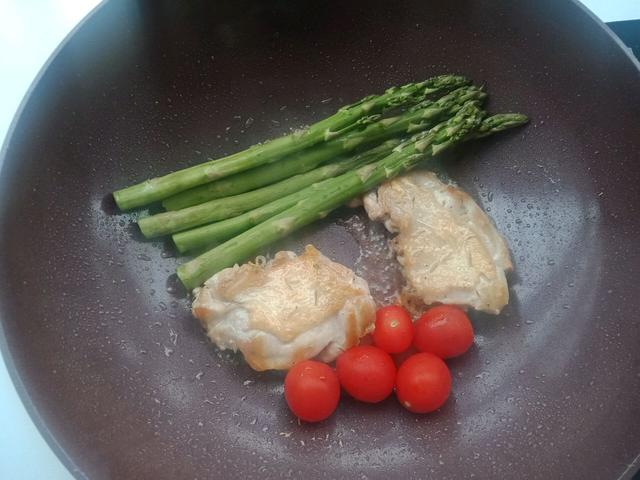 鸡排去腥要用它，比料酒味道好，清新芬芳微酸开胃，现在就流行它