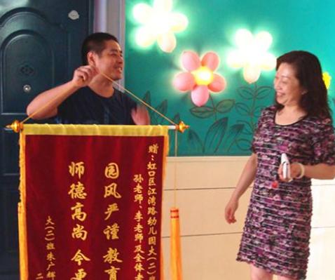 你的育儿经▲面临开学，幼儿园老师朋友圈惹家长众怒，园长：已报警