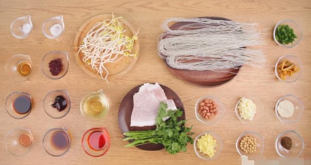 3分钟就能学会，欲罢不能的酸辣粉，秒杀街边小吃店