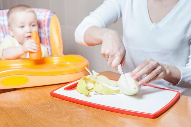 「超级宝妈」生娃这一年遇到的问题：通乳、夜醒、抱睡、不吃辅食、奶粉喂养等