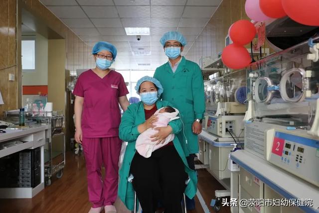 「超级宝妈」爱,让早产小公主茁壮成长