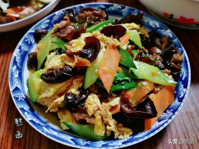 晒老妈生日宴，9菜1汤荤素搭配，朋友都说：比饭店经济又实惠