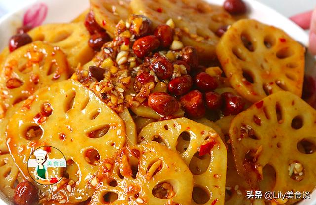 莲藕加一把花生，清脆爽口，开胃解腻，下饭下酒超赞，学会过年做