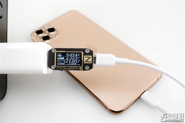 #环球网#体积缩减27% 小米65W PD充电器评测