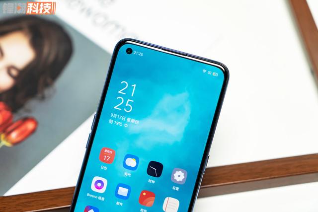 169g 超轻机身，OPPO Reno4 SE 这手感爱了爱了