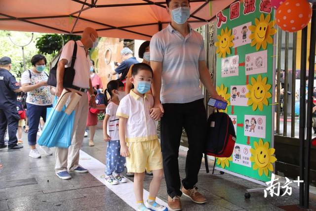 超级宝妈|直击｜广州萌娃返园首日，老师家长“成功交接”