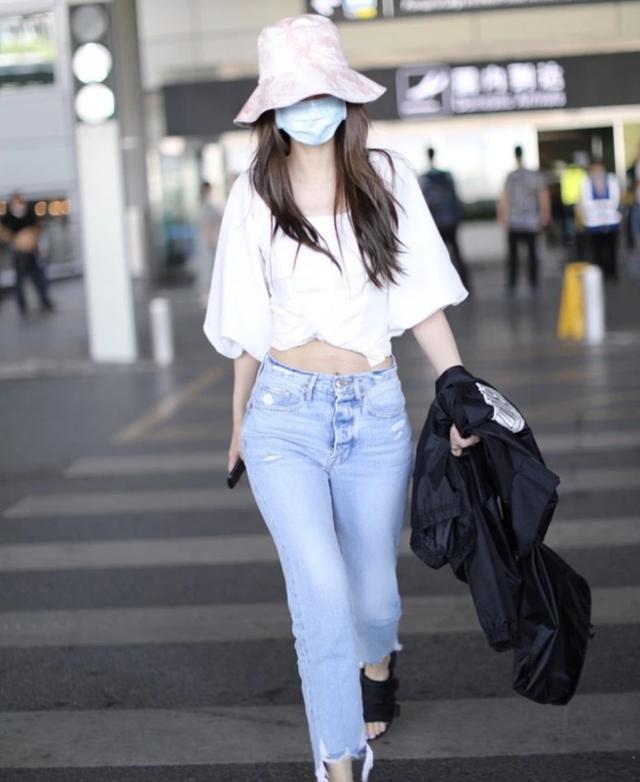 退场|Angelababy穿着露脐装，意外显露妊娠纹，夫妻俩综艺节目破传闻