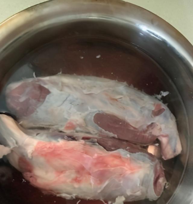 五香卤牛肉怎么做？比例和配方告诉你，牛肉红润油亮，酥烂鲜香