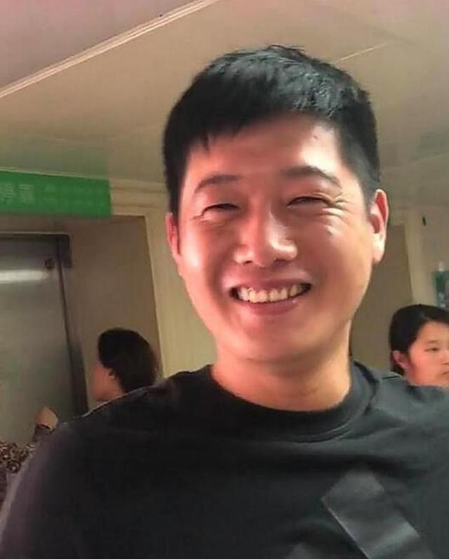 你的育儿经：二胎盼“小棉袄”，结果又生了个儿子，这几位爸爸的表情挺现实