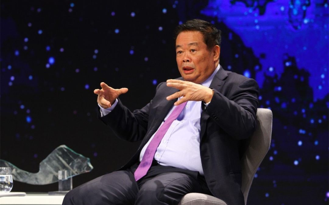 暖先生格调■疫情捐1.5亿，警告儿女不退美国籍不得继承百亿遗产：“中国首善”这样教孩子，佩服！