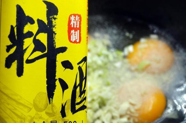 不管调什么饺子馅，牢记“3放2不放”，饺子鲜嫩多汁，香喷喷的