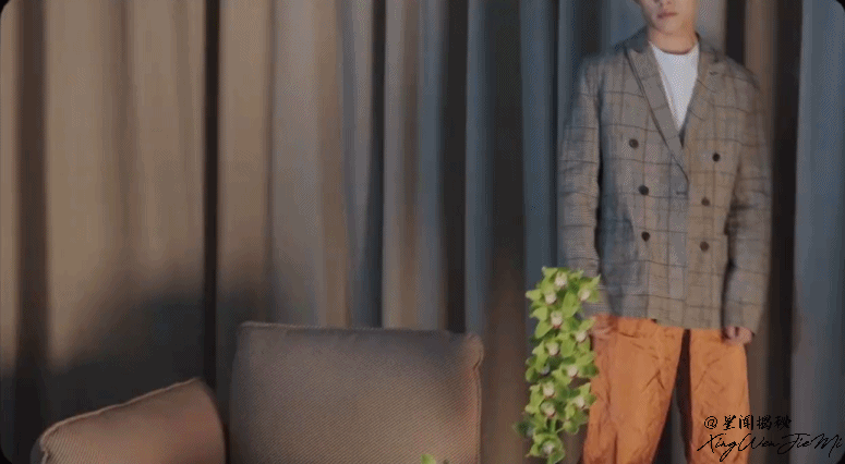 易烊千玺KINFOLK夏季刊封面花絮动图，那个绅士礼太有爱|电影工厂