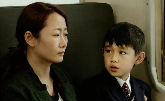 你的育儿经@＂妈妈，她为什么不排队？＂你的回答将决定孩子一生的格局