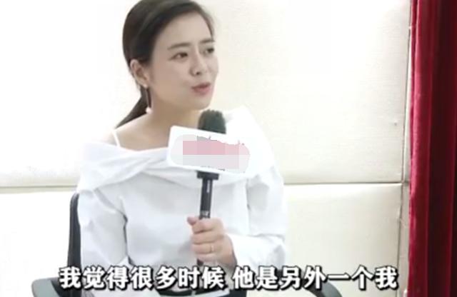 “东方台一姐”秀大肚照!41岁大龄产妇肚大如箩,被老公宠成公主电影工厂