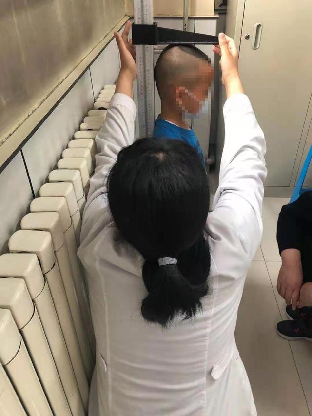 身高|什么情况？父母身高都正常，13岁半男孩却只有1米46