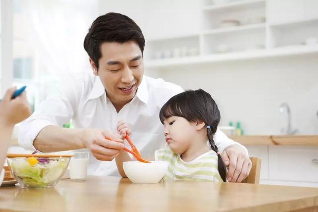 【超级宝妈】这些早餐少让孩子吃，容易发胖不说，还可能会影响娃的智力发育