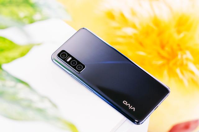 千元中端5G vivo Y73s上手体验：好用好轻薄