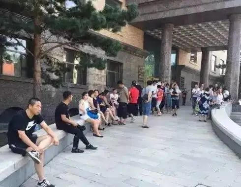 『暖先生格调』今年中考，哈市家长深夜排队的火爆一幕将不再上演！