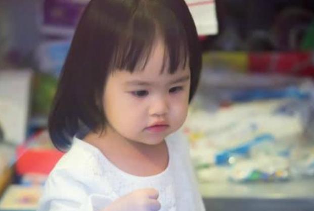 超级宝妈：孩子习惯打人怎么办？包贝尔以暴制暴教育法，引发网友争议