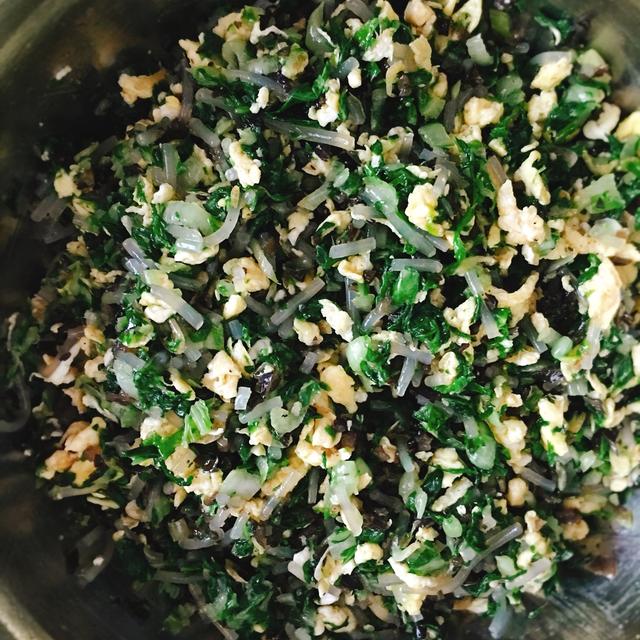 冬天吃包子就爱吃这素馅的，营养丰富，滋味十足，比肉馅好吃多了