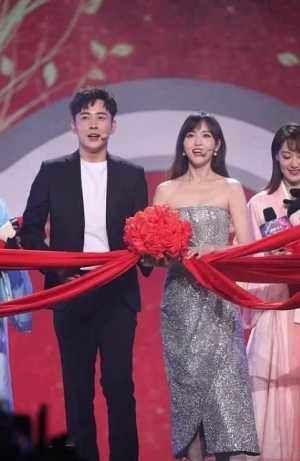 桃气十足|39岁罗晋近照曝光，身材五五分，大肚腩藏不住，真成中年大叔了