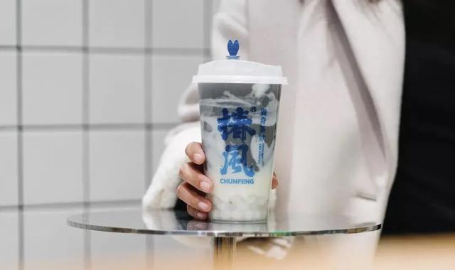 草莓|奶茶控们，喜茶、奈雪、machimachi……你的冬日甜蜜已上线