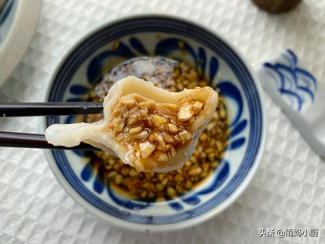 白菜包饺子要不要焯水？传统老做法告诉你这样做，鲜嫩多汁营养高