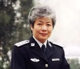 细雨微凉：对孩子要＂两不管、三不惯＂，娃将来更容易有出息，父母才会更省心