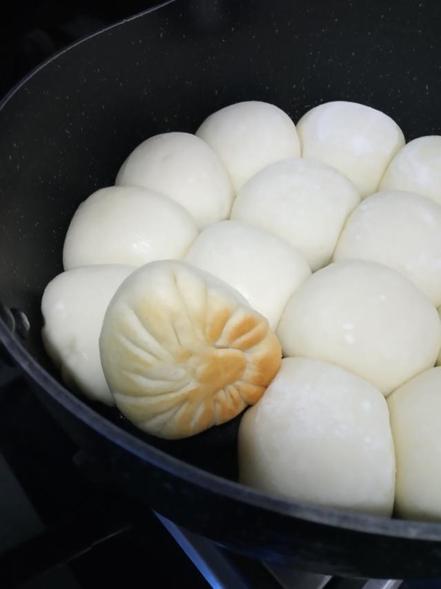 在家做生煎包，掌握这3个小技巧，皮酥汁浓肉香，孩子早餐最爱吃