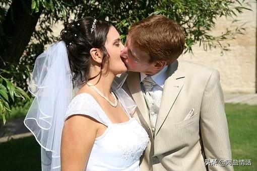 超级宝妈：女子在产房内闯“鬼门关”，婆婆却坚持要顺产：生孩子花这么多钱