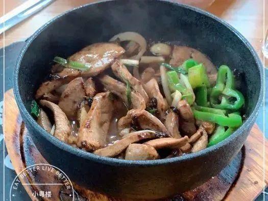 想不想来一只热气腾腾的烤猪蹄？来七宝老街！还有……