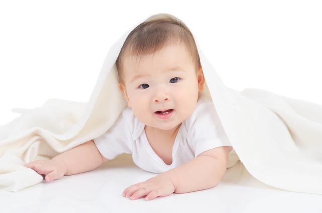 [你的育儿经]老人常说不吃盐会没力气是真的吗？那么宝宝到底多大才能吃盐？