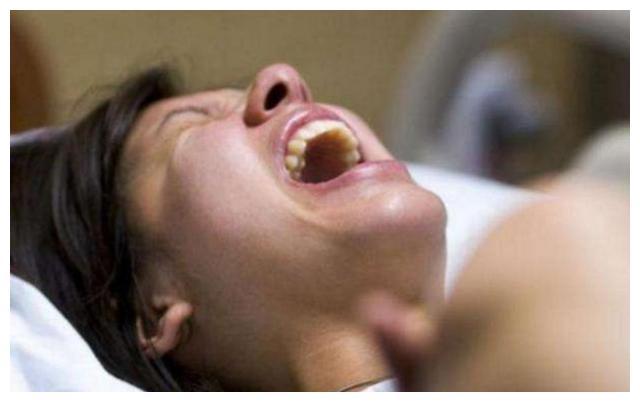 [你的育儿经]婆婆拒剖腹产，让产妇咬牙坚持，26岁产妇大出血去世，原因引热议