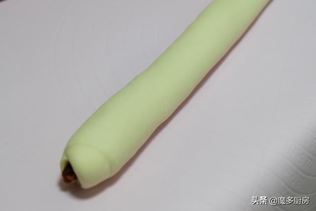 用豆沙和面粉蒸一盘豆沙卷，早餐吃它最美味，一口一个又香又甜