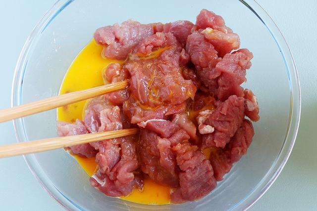 菠萝咕咾肉，中餐厅锁哥拿手好菜，酸酸甜甜，外酥里嫩特好吃