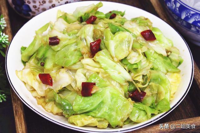 无论炒什么青菜，都别直接下锅炒了，牢记3个技巧，炒啥菜都翠绿