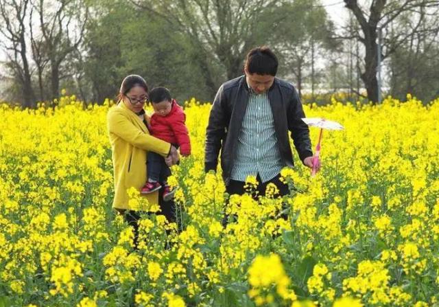 “爱打扮”的妈妈，和“不打扮”的妈妈，带出来的孩子有啥差距？