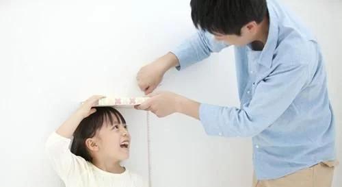 「你的育儿经」别再给娃吃了！月嫂：儿童的身高杀手，家长还总给孩子吃