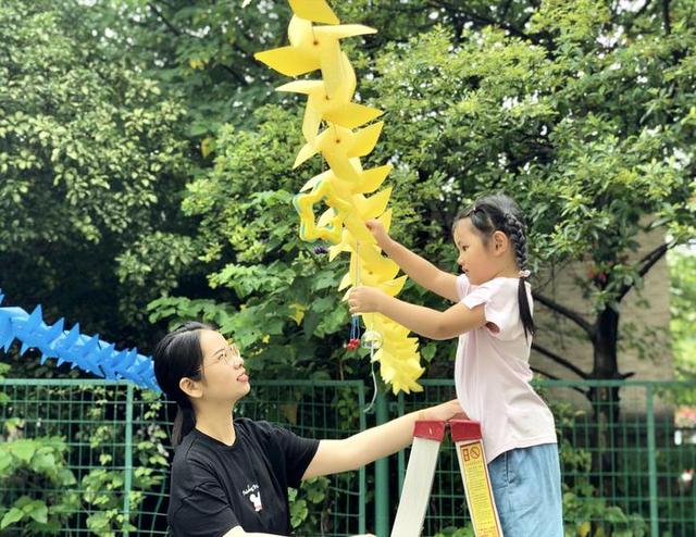 小酒窝|真有意思！这家幼儿园开了个“插秧课”，孩子们报名踊跃