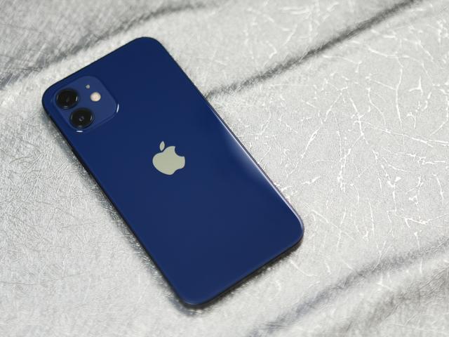 iPhone 12蓝色版实拍图赏：真·五彩斑斓的蓝