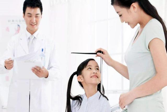幸福之家|妈妈带娃身高猛涨，奶奶带娃生长停滞，医生：父母这种行为在害娃