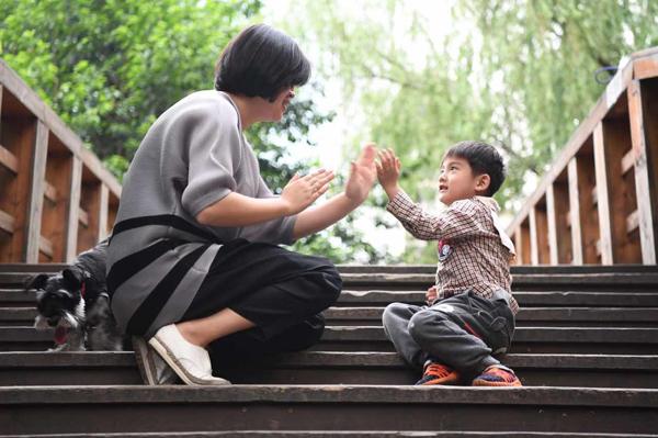 宝宝由全职妈妈带，和工作妈妈带有什么区别？上幼儿园全看出来了