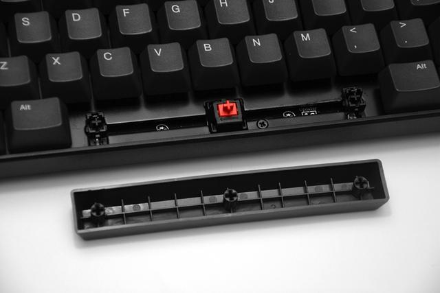 樱桃轴、加厚PBT键帽，雷柏的第一款60%机械键盘没让我失望