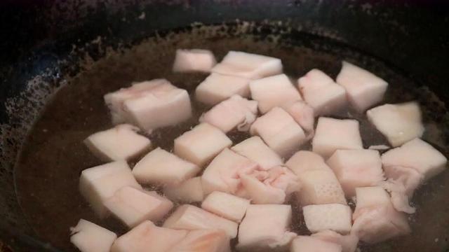 猪油怎么熬才香，好多人搞错了，不用油不加水，熬出来又白又香