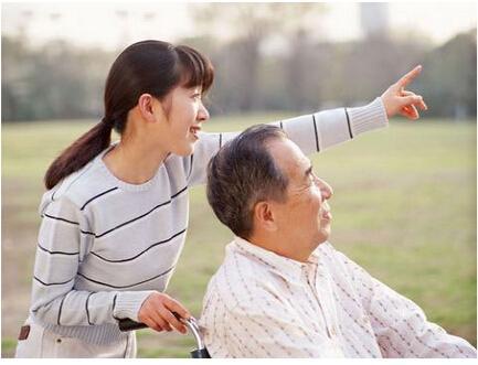 为什么父母心甘情愿被孩子“啃老”，退休老人说出心声，让人感慨