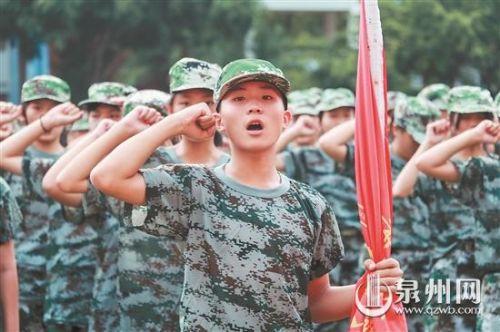 泉州市多所中学初一,高一新生们陆续开展军训