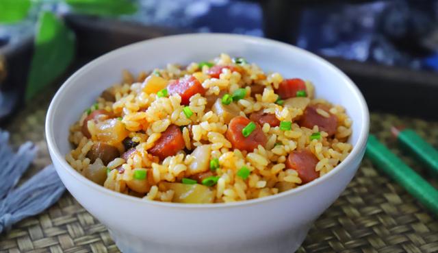 学会这懒人焖饭，喜欢的配菜自己放，菜饭一锅出