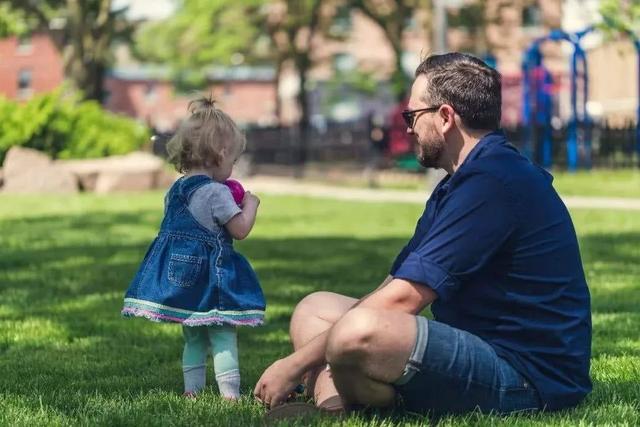 「你的育儿经」孩子说话晚比较聪明?每个阶段该具备的语言能力,你真的知道吗?